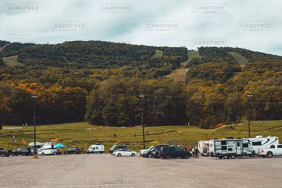 Chutes Jean-Larose Falls Parking Overlook, Beaupré, Quebec · Canada
