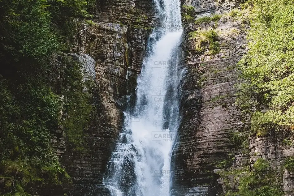 Chutes Jean-Larose Veiled Cascade