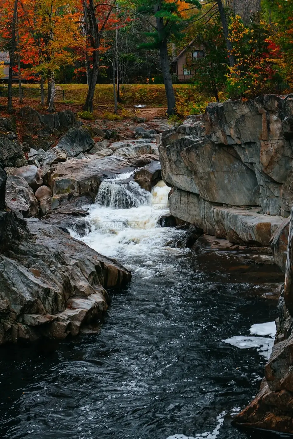Coos Canyon’s Graceful Waterfall Elegance
