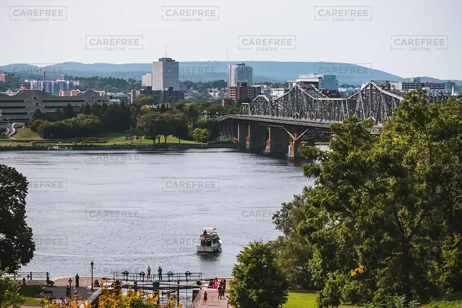 Majors Hill Park Overlooking the River Bridge, Ottowa, Ontario · Canada