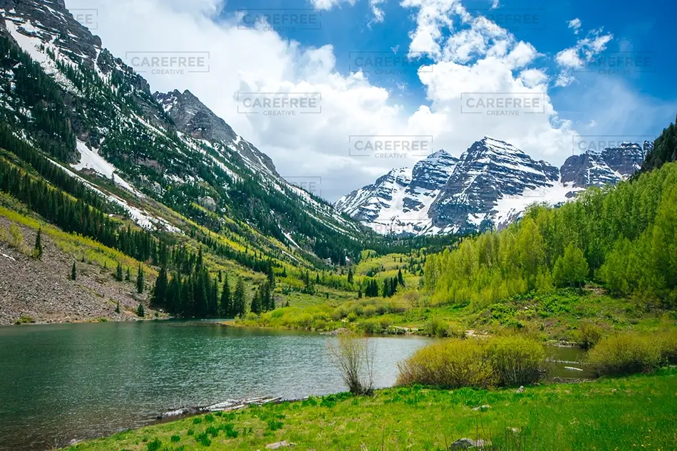 Maroon Bells Snow Capped Mountains and Lake, Aspen, Colorado · United States