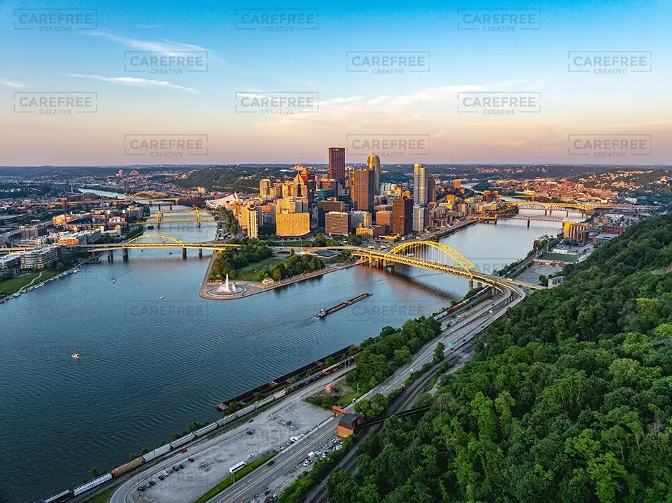 Point Of View Pittsburgh Aerial View of City Skyline, Pittsburgh, Pennsylvania · United States