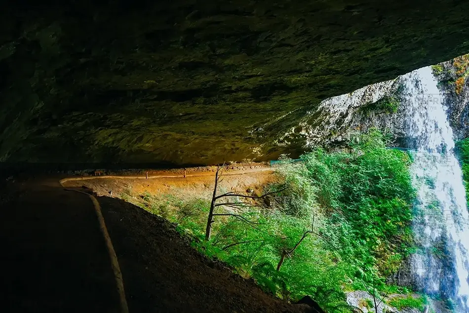 Silver Falls State Park Cave Viewpoint, Drake Crossing, Oregon · United States
